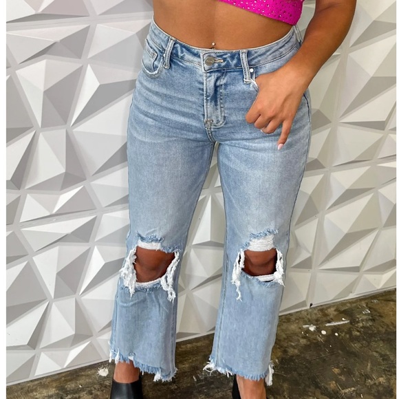 Risen Crops/High Waist Blown Out Knee- Medium Wash, like new. 13/31 - Picture 7 of 7